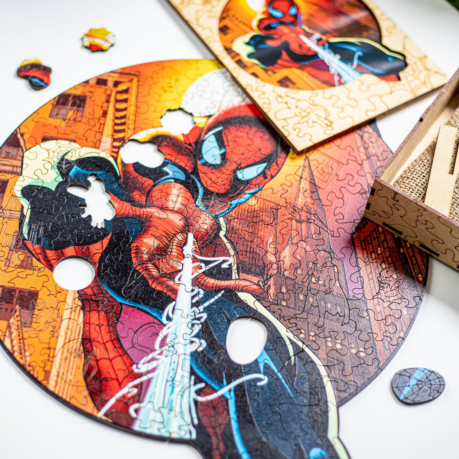 WOODEN JIGSAW PUZZLE SPIDER HERO